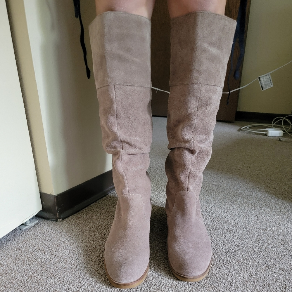 Steve Madden Cute Tan Below the Knee Boots Size 6 Suede Texture